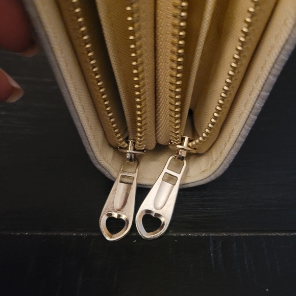 Grey/taupe chain purse - Picture 3 of 4